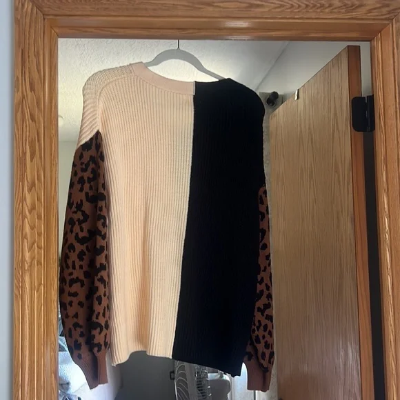Small - sweater - never worn - very soft - oversized - Picture 2 of 2